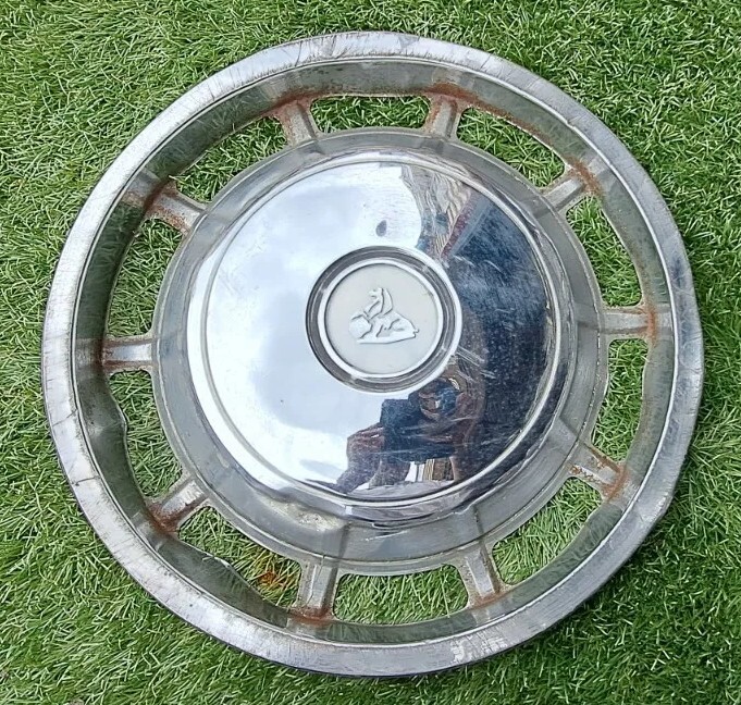 1 x WHITE CENTRE HK HT HG HOLDEN PREMIER BROUGHAM CHROME HUB CAP HUBCAP eBay