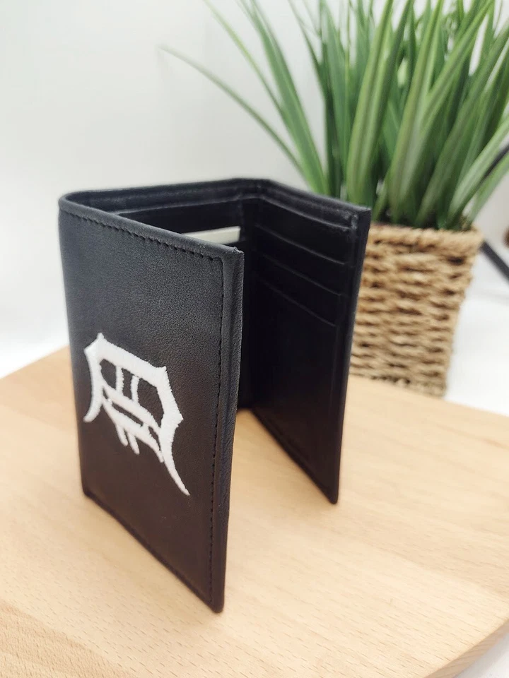 Detroit Tigers Men's Black Wallet - MLB Trifold Embroidered Wallet - Image 3 of 3