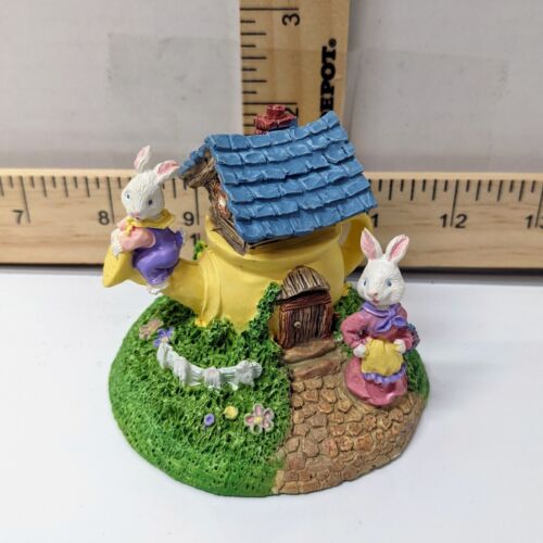 Windsor collections, watering can Porcelain Easter Decor Bunny Rabbits house  - Afbeelding 1 van 4