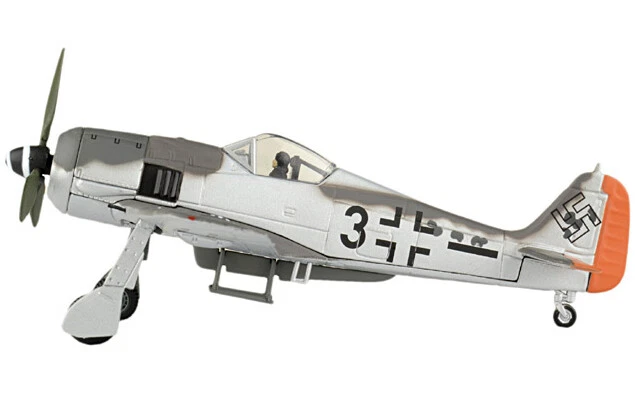 Corgi Focke-Wulf Fw 190F-8 Black 3 Feldwebel 1/72 diecast plane model aircraft - Image 2 of 4