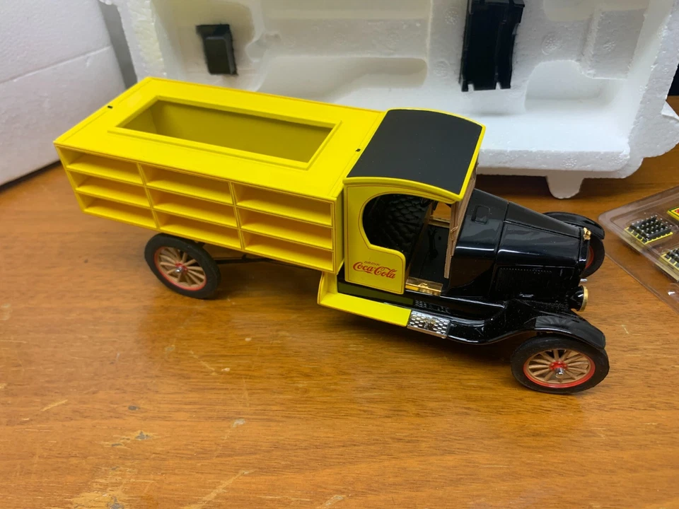 The Danbury Mint Vintage 1927 Coca Cola Ford Delivery Truck Die Cast Car NEW - Image 2 of 4