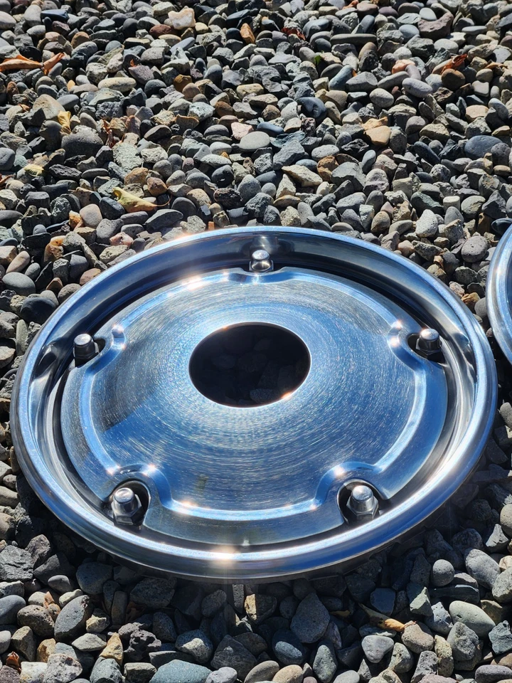 1969 - 1972 Chevrolet Suburban Blazer K10 K20 Factory 15" 4x4 Front Hubcaps OEM - Image 3 of 4