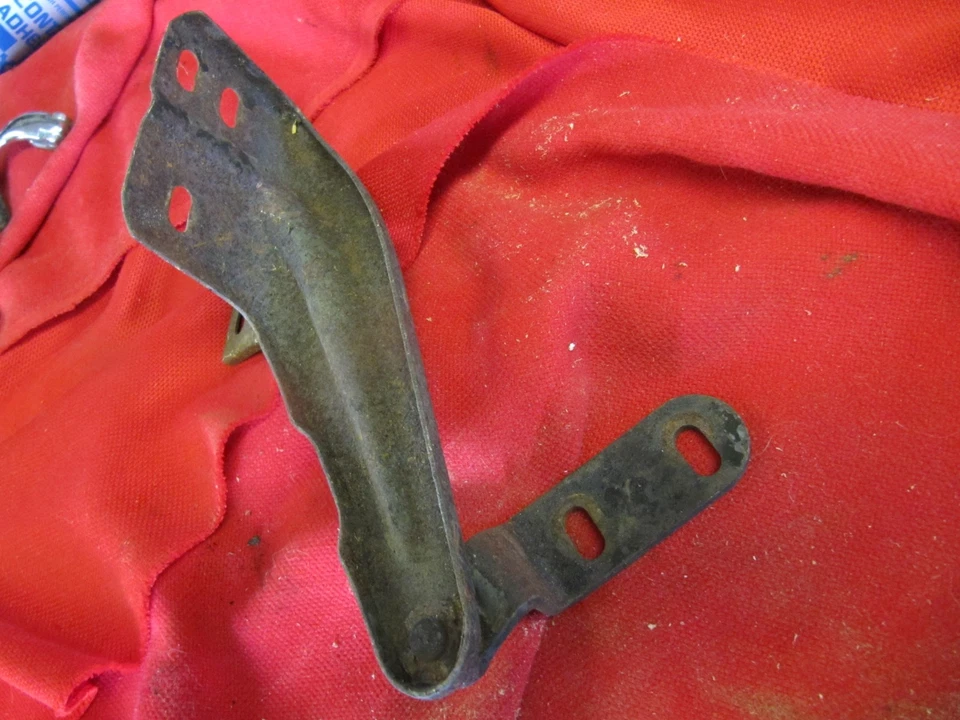 Triumph TR4 TR5 Bonnet hinge offside LH 750148 - Image 2 of 3