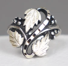 Wheeler Mfg Black Hills Sterling Silver Tripple Leaf Ring Size 5.5 + Plus