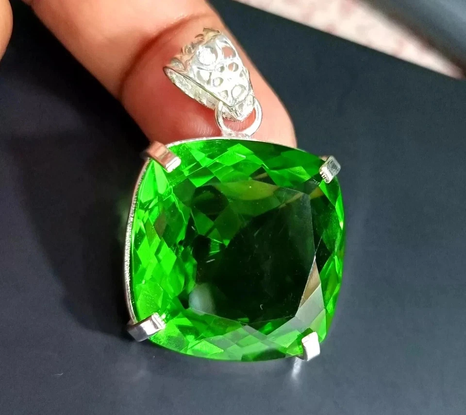 Colgante de piedras preciosas certificadas de plata de ley 925 corte cojín topacio verde 57 quilates Foto 2 de 4