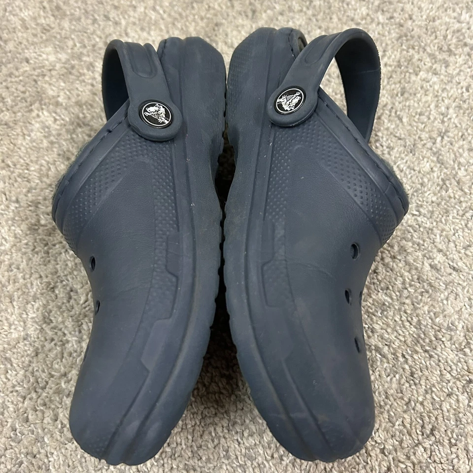 Zuecos Crocs forrados difusos azul marino talla J2 junior zapatos cómodos sin cordones Foto 3 de 4