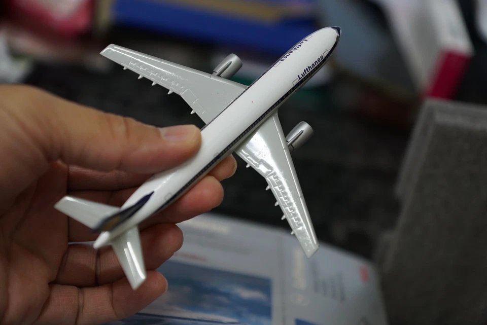 1:400 LUFTHANSA A300-B2 D-AIAA HERPA Foto 3 de 4