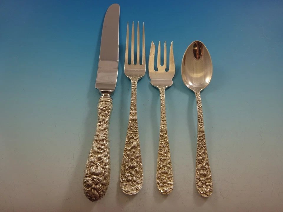 Juego de cubiertos Rose by Stieff Repousse de plata de ley servicio 52 piezas Foto 3 de 4