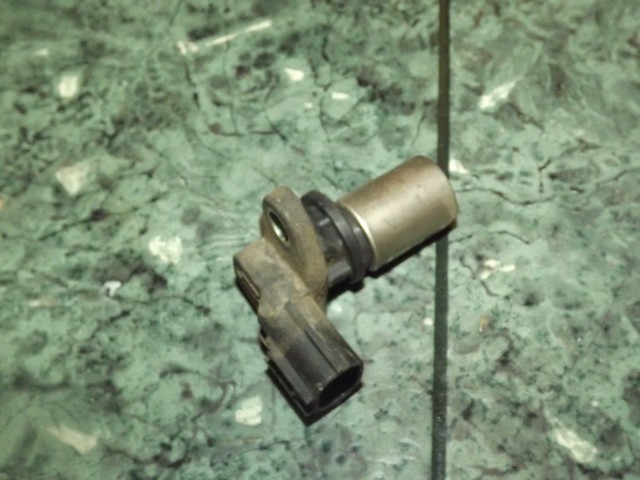 OEM 00-04 Toyota Tundra 4.7L V8 2UZ engine crank position sensor