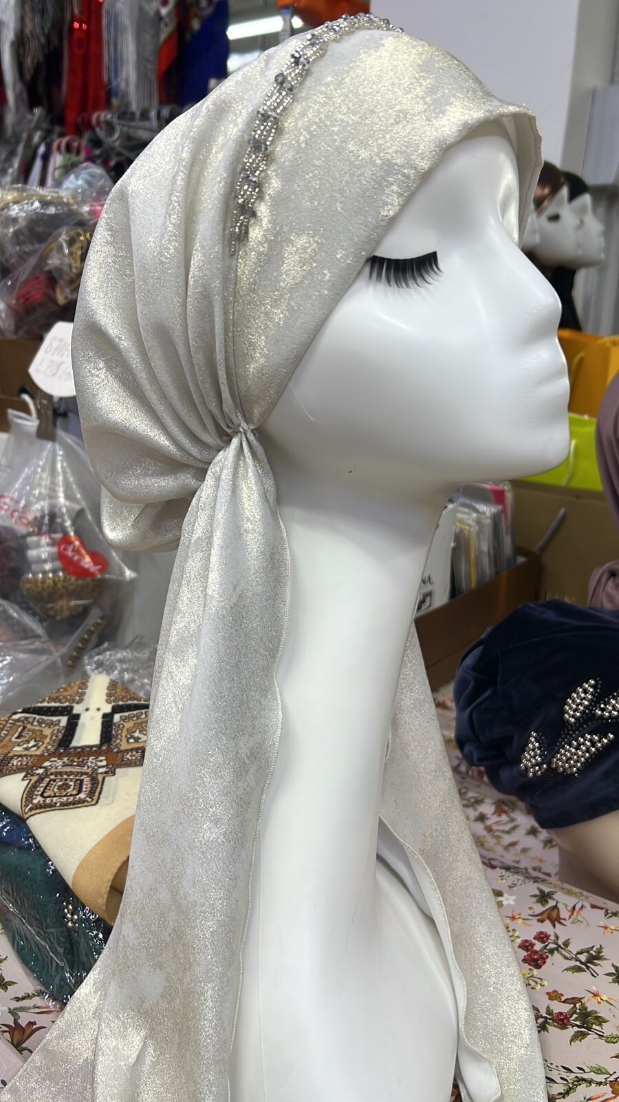 Elegant Women's Head Scarf for Style and Comfort  -image