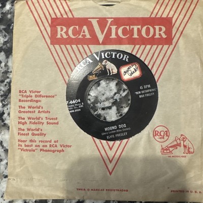 Elvis Presley Hound Dog / Don't Be Cruel 45 RPM 	RCA Victor records 47-6604 1956