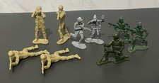 Lot Of 9 Vintage Plastic Army Men Soldiers