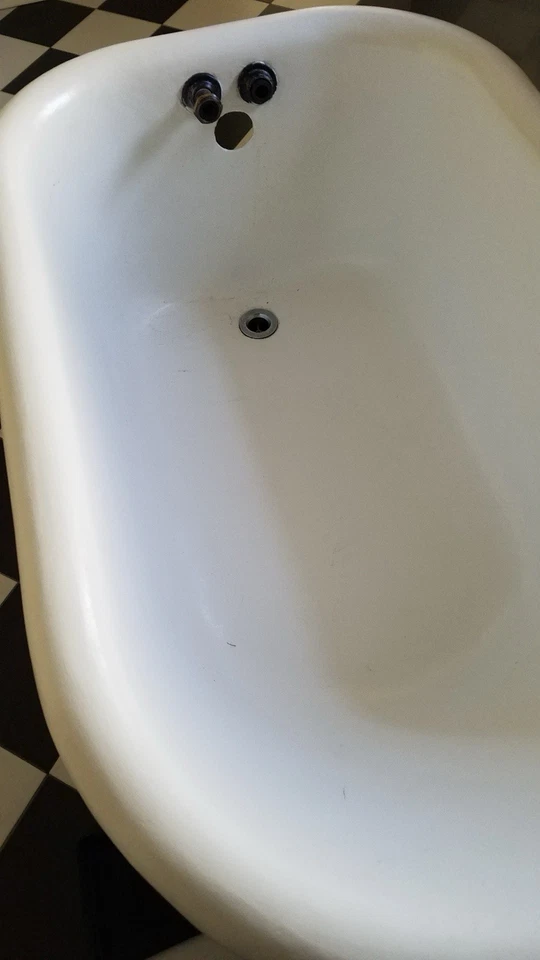 54 Inch Cast Iron Roll Top Tub with Wall Mount Drilling In White - Image 2 of 4