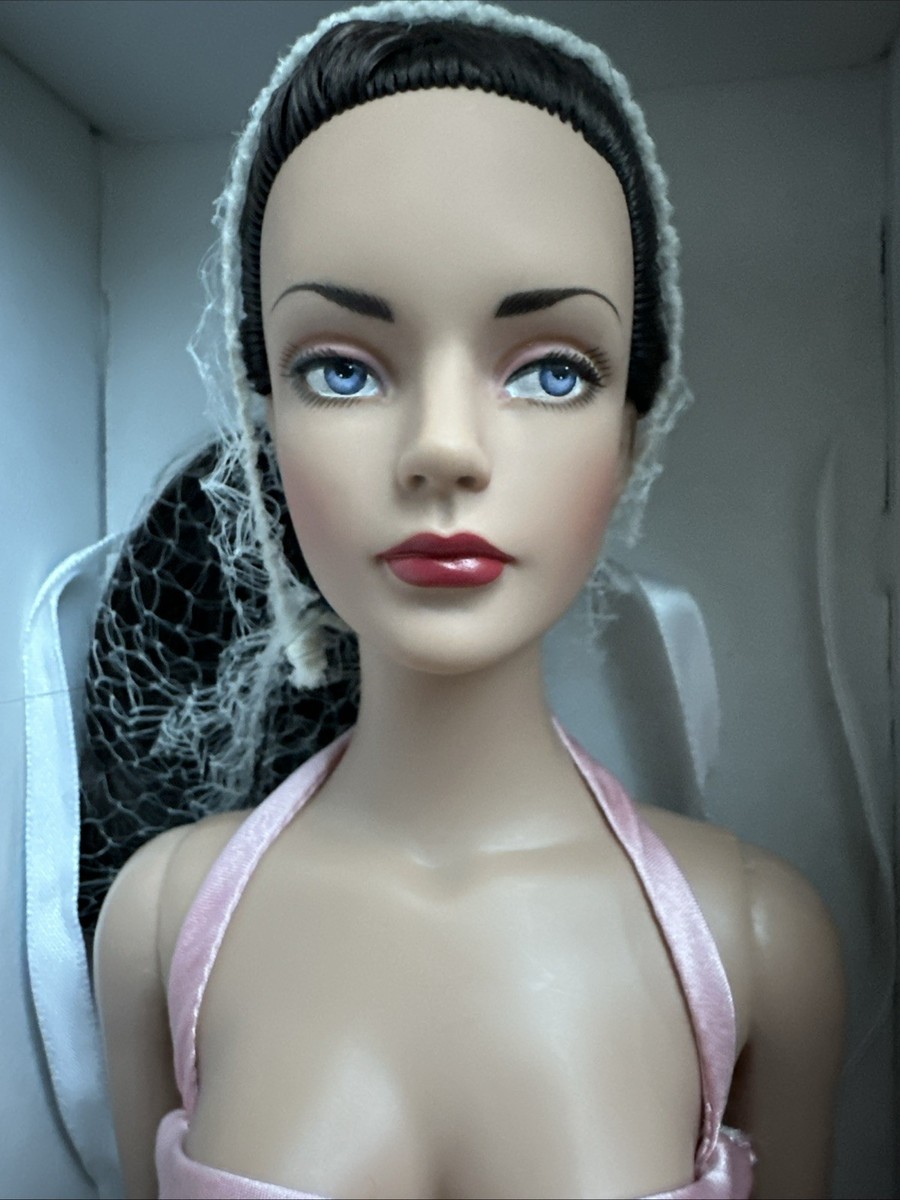 トナードールの16インチドール  シドニードール Tonner Tyler Wentworth RTW READY TO WEAR SHIMMER SYDNEY 16