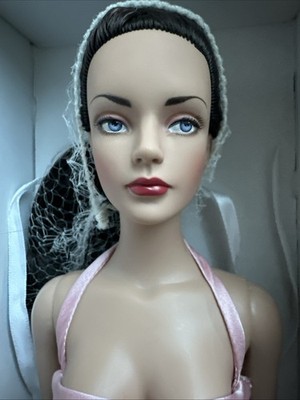 トナードールの16インチドール  シドニー Tonner Tyler Wentworth RTW READY TO WEAR SHIMMER SYDNEY 16