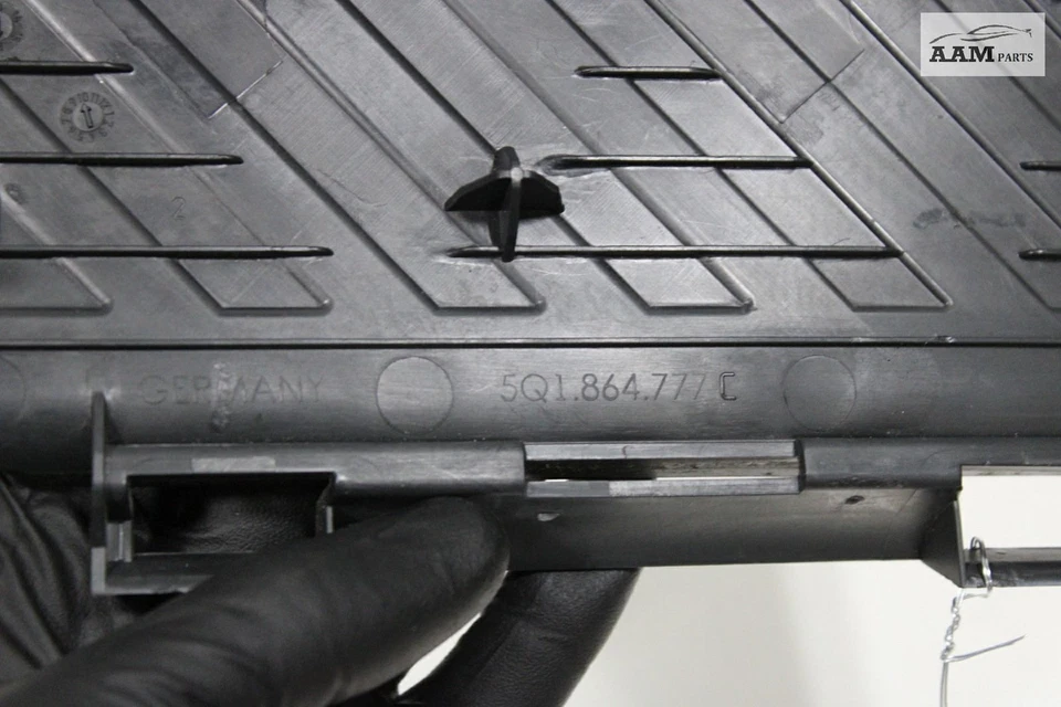 AUDI A3 QUATTRO 2015-2020 REPOSAPIÉS DELANTERO IZQUIERDO PEDAL MUERTO CUBIERTA PANEL MOLDURA OEM Foto 4 de 4