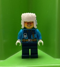 LEGO City minifigure, Arctic Explorer ? Uushanka Hat, Orange Sunglasses, CTY0928