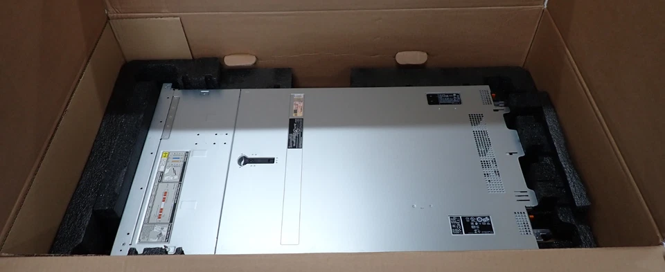 NEW Dell PowerEdge R660 2x 8C Gold 5415+ 256GB RAM 2x 600GB HDD 8-Bay 1U Server - Image 4 of 4