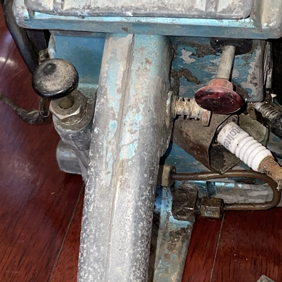 Motosierra LOMBARD vintage para piezas o reparación Foto 4 de 4