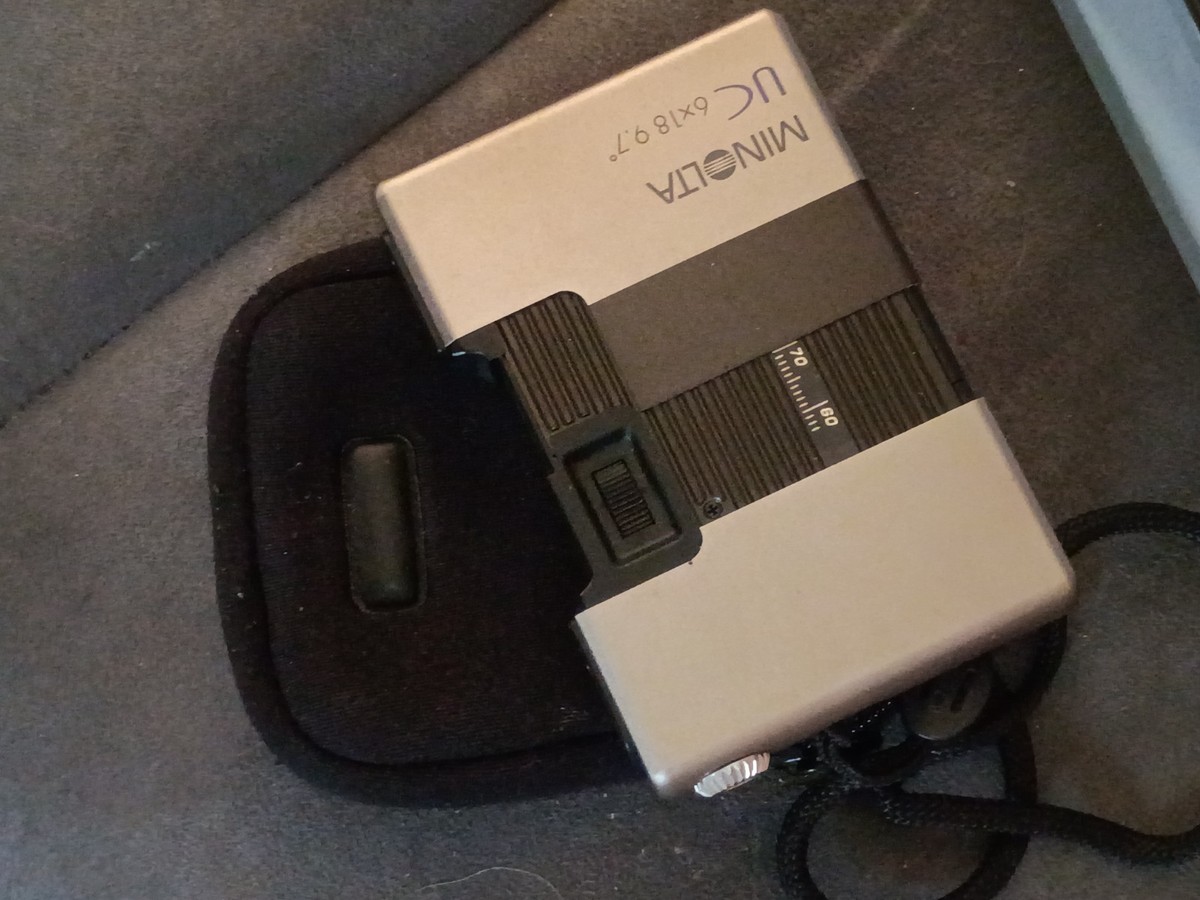 Vintage Minolta UC 6x18 9.7 Adjustable Compact Metal Binoculars