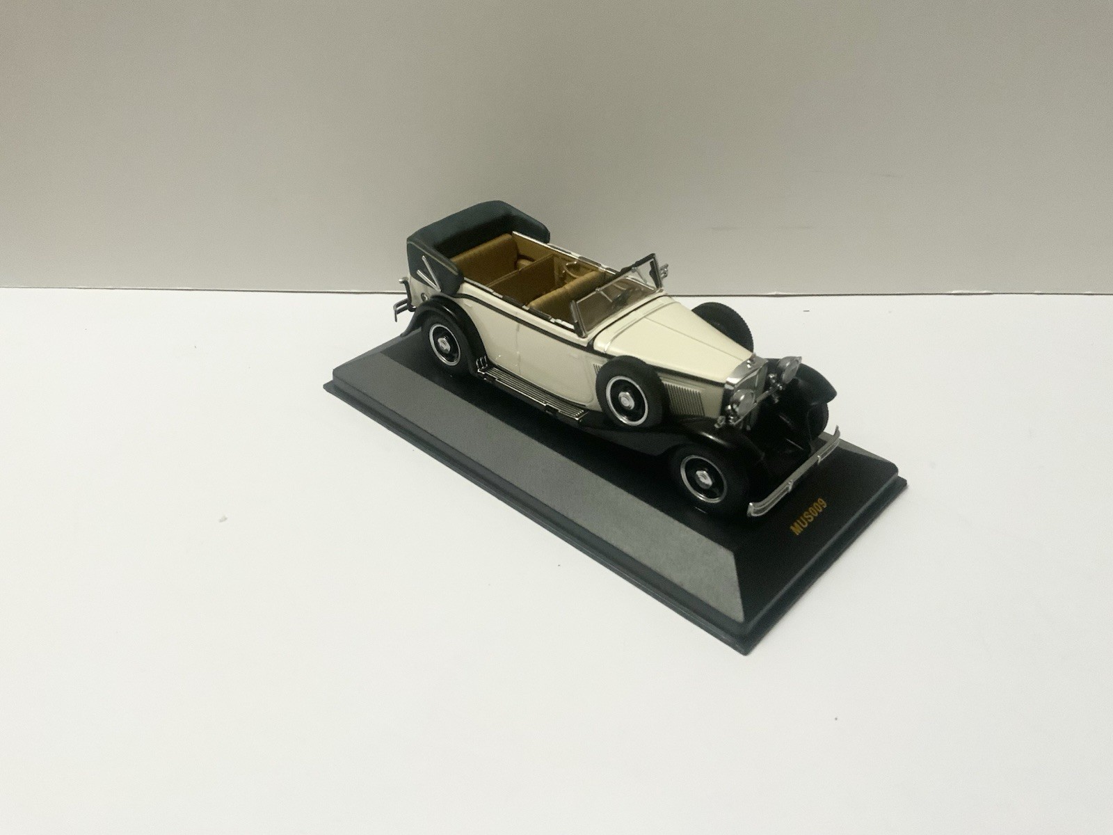 Picture 1 of 9