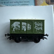 Hornby R216 OO Gauge Vent Van Prime Pork
