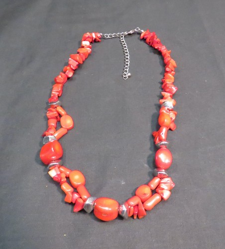 Vintage 18" Red Bakelite Bead Necklace w/Silver-Tone Bead Accent - Picture 9 of 12