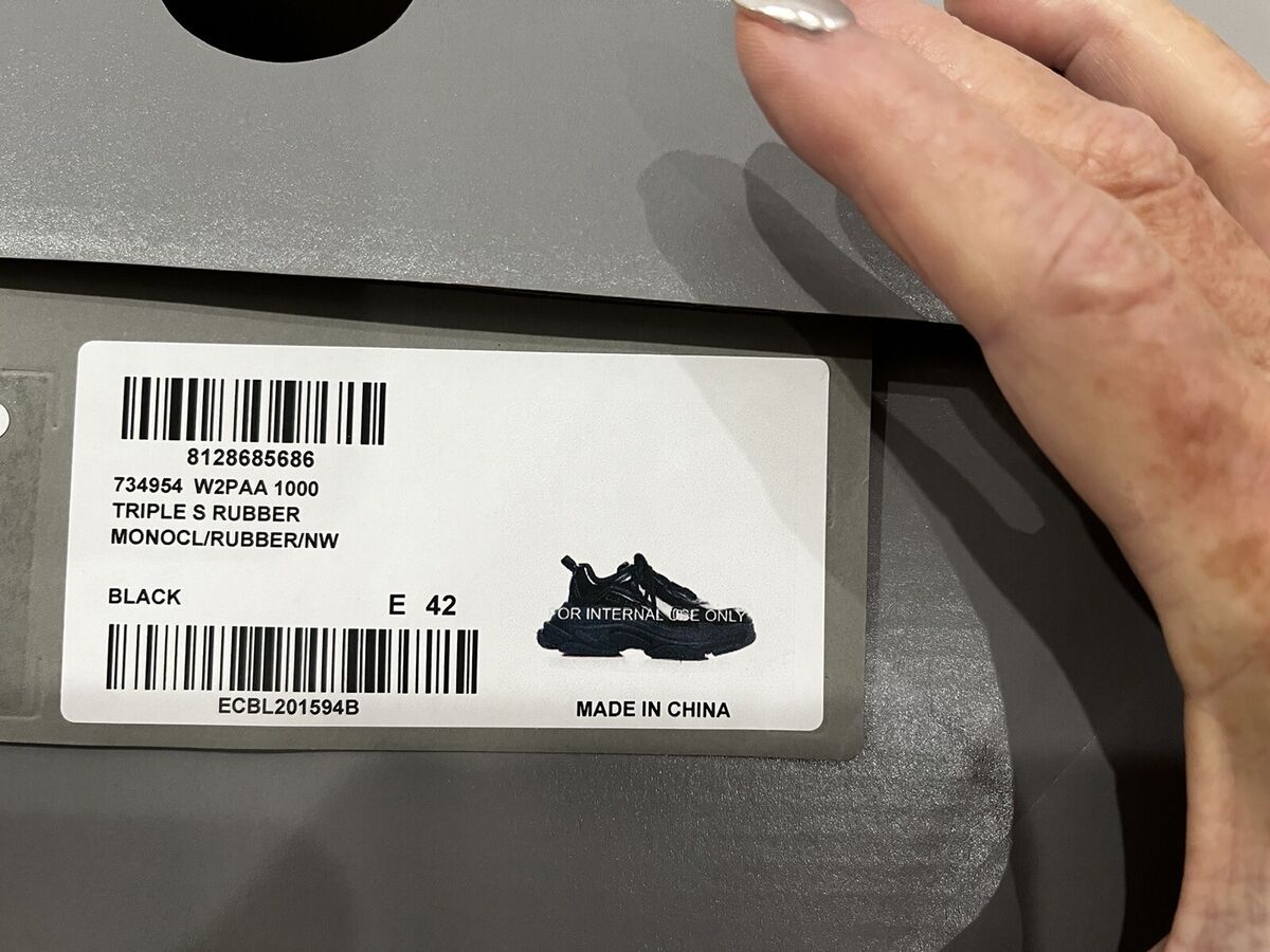 Size 9 - Balenciaga Triple S Triple Men's Black Shiny Size 9 - Balenciaga Triple S Triple Men's Black Shiny