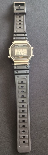 Casio G shock 5600 vintage NEW Battery 9/10/2025 collector original wrist band