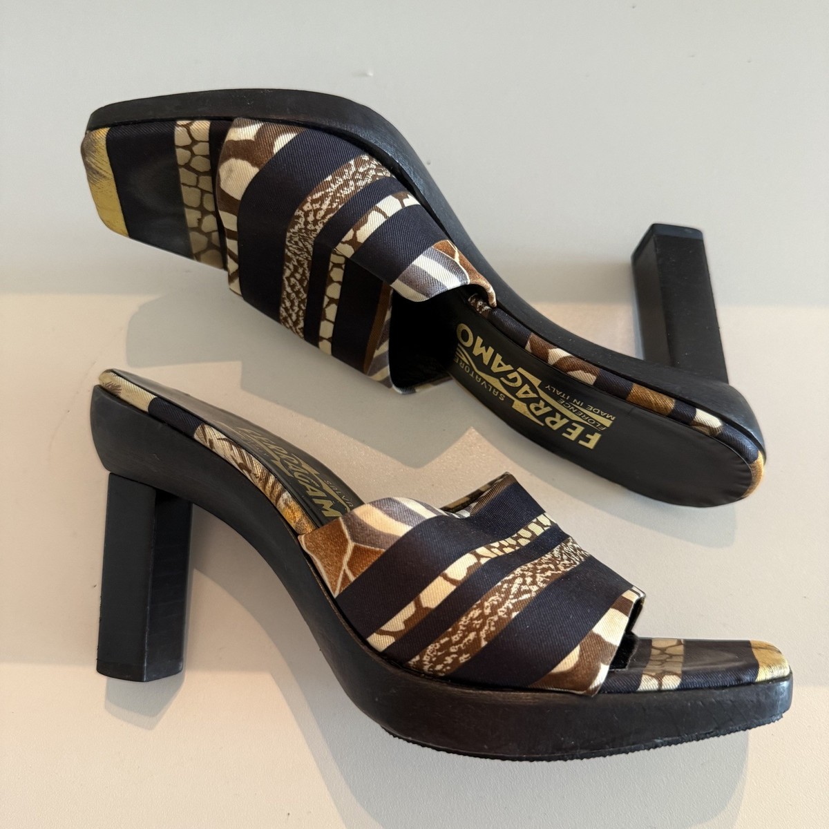 Salvatore Ferragamo Vintage Silk-Print Platform Mules – Size 6 – DA 581 D70 S View 5