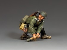 KING AND COUNTRY - WH036 "Kneeling Grenadier" - *NO BOX* - Diecast Metal Figure