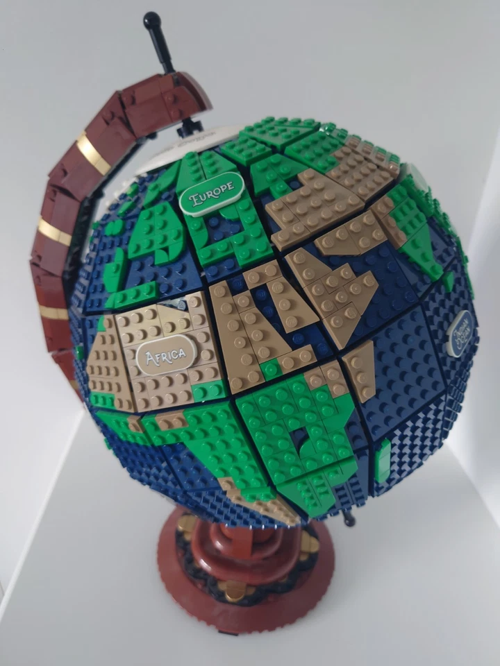 LEGO Ideas 21332 The Globe, photo 2 of 5