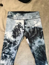 RBX Women's Activewear Capri Leggings; Size Large. Black, White & Grey Tie-Dye