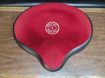 ROC N SOC SADDLE THRONE SEAT RED