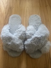 Women s Slippers Size 7-8