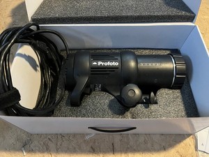 Profoto D1 Air 500 Monolight with Extras Speed rings, hoods etc
