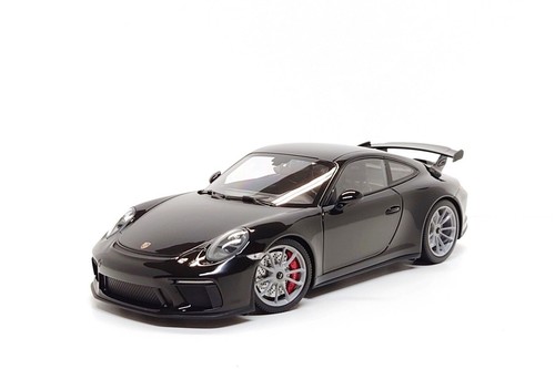 Minichamps 1:18 Porsche 911 GT3 (991.2) in Black - Picture 8 of 13