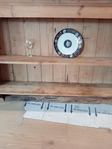 lovely old pine, solid dresser top, well made, architrave and scalloped base - Picture 9 of 9