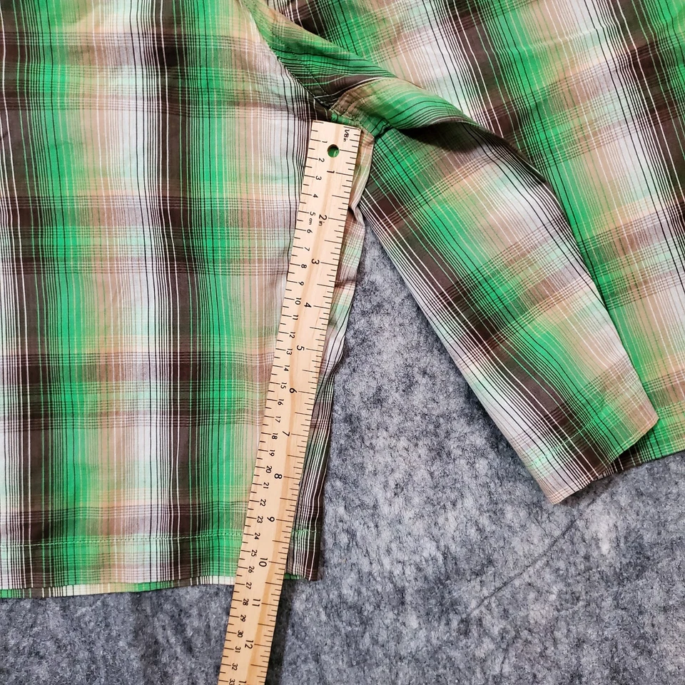 Men's "Massive Revolution" Shorts Size 34 Plaid Black Green White Casual - EUC - Image 4 of 4