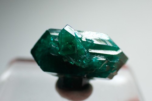 DIOPTASE * DOUBLE-TERMINATED CRYSTAL FROM RARE LOCALITY !!! Guchab, NAMIBIA - Picture 4 of 18