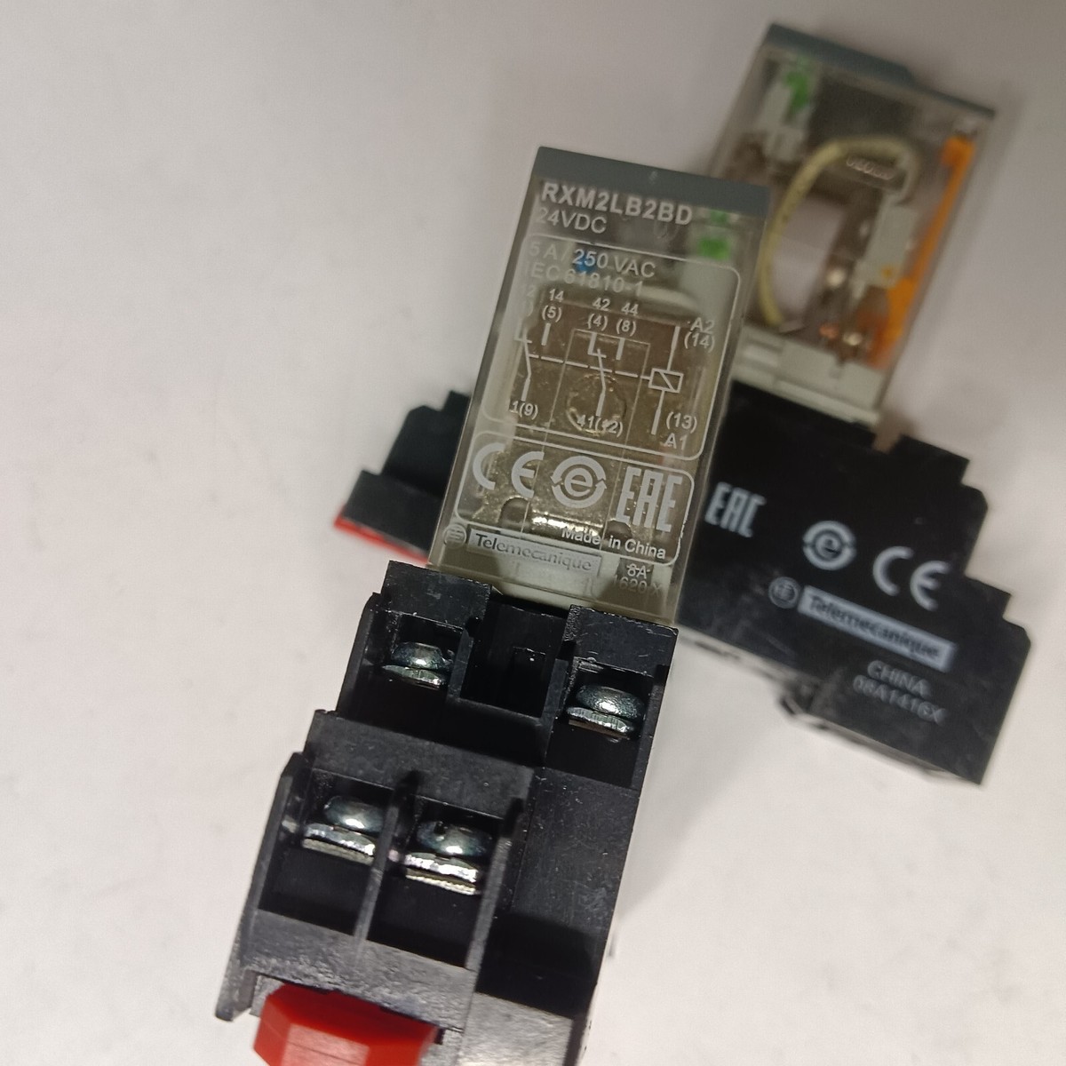 Schneider RXM2LB2BD Miniature Plug-in Relay 24VDC With Socket