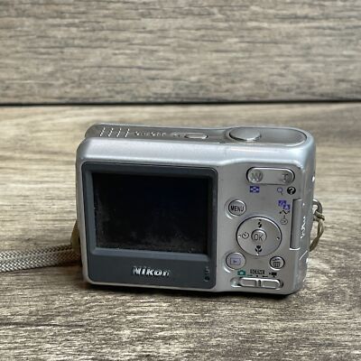Nikon Coolpix L4 Silver 2