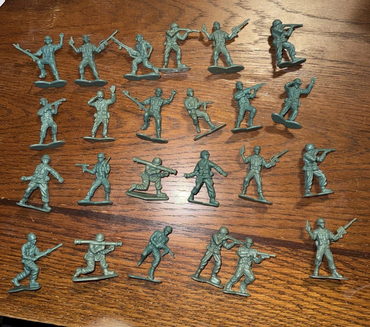 24 Vintage Toys WWII Plastic Army US Soldiers Made in China Blue
