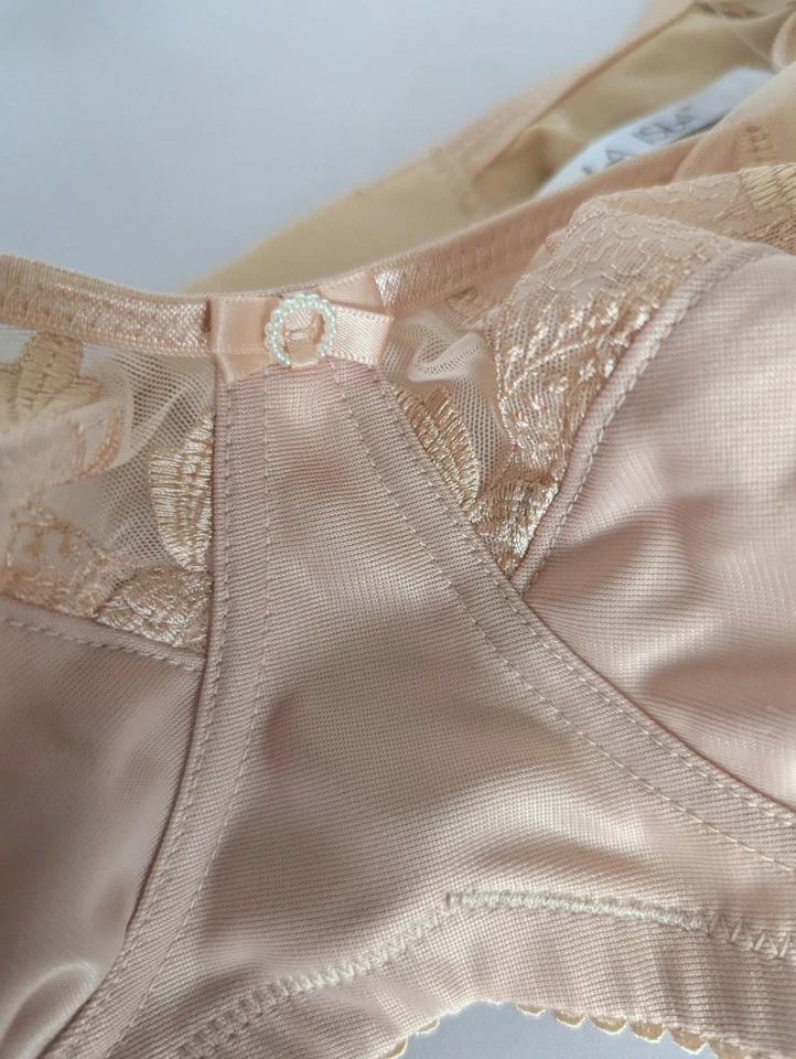 LA Isla Minimizer 胸罩 34c 米色花边刺绣无线宽肩带新品  — 第 4/4 张图片