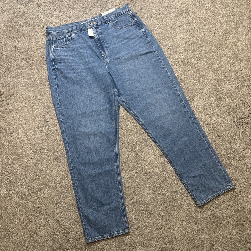 NEW Womens American Eagle AE77 Mom Jeans. Size 14 Long High Rise 32W