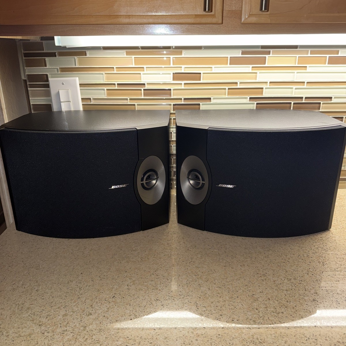 Bose 301 Series V Direct/Reflecting Speakers (Pair) Pre-owned In