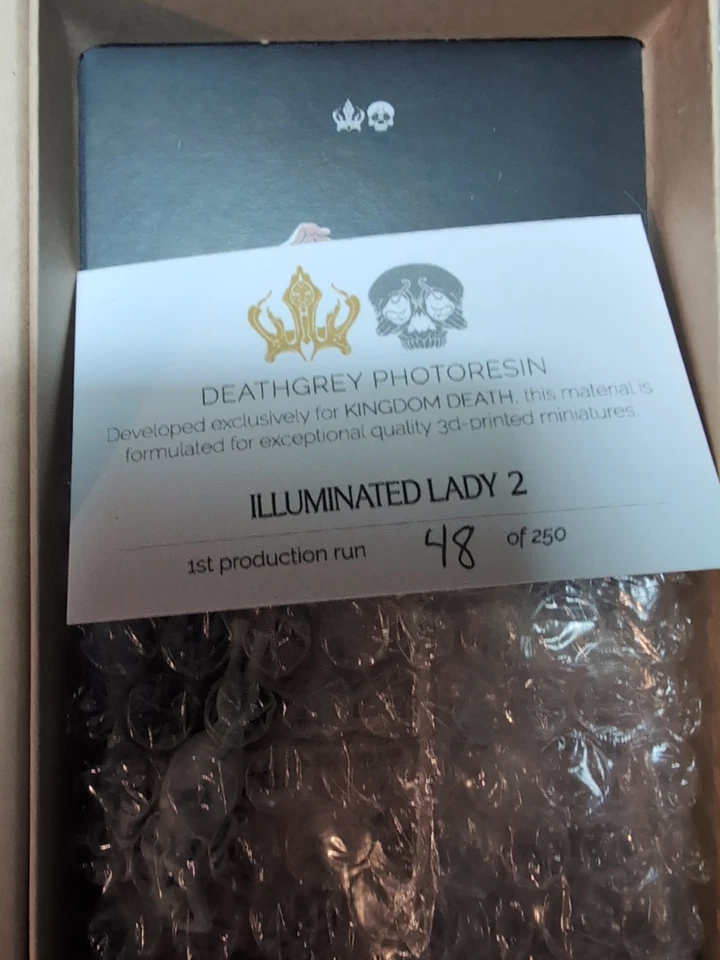 New Kingdom Death Monster Illuminated Lady 2 - Death Grey 1ª edição 48/250 - Imagem 2 de 3