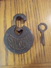 Antigua cerradura Sansón vintage con llave - EE. UU. en la parte posterior, ¡¡funciona!!!