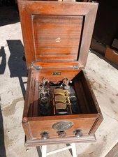 1920's Magnavox T.R.F. Model J Radio Chassis For Parts Or Rebuilding No Tubes