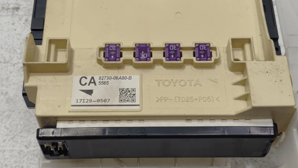 2018-2019 Toyota Camry Multiplex Fuse Relay Junction Block Module Unit OEM - Image 4 of 4
